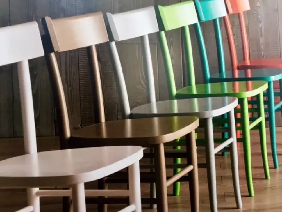 Sedia colorata scontata del 24%