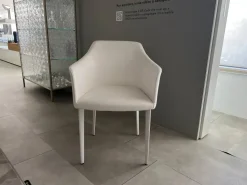 Sedia con braccioli modello Carmen a prezzo riservato