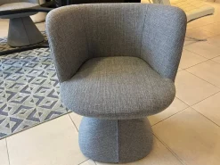 Sedia con braccioli modello Flair o' a prezzo riservato