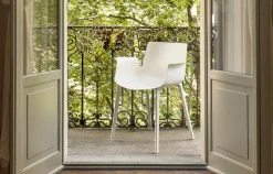 Sedia con braccioli Piuma Kartell a prezzo ribassato