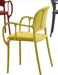 Sedia con braccioli Sedia mila' con cuscini beige magis di Magis a prezzo Outlet