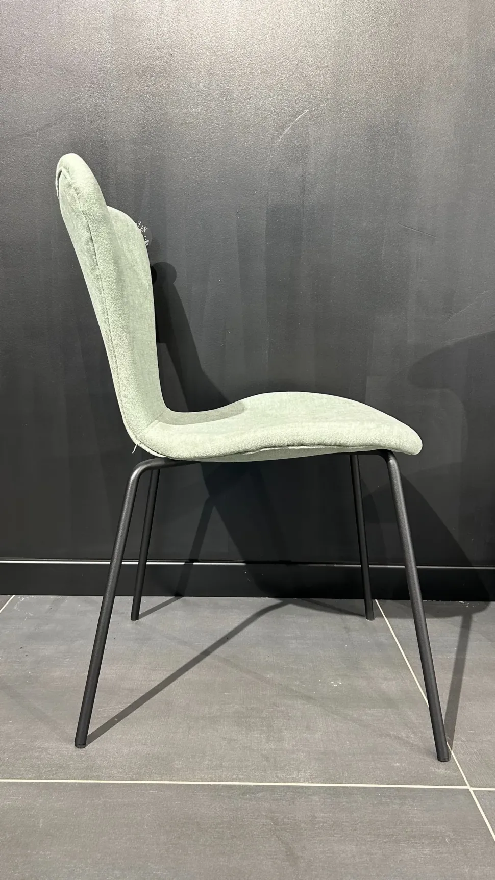 Sedia con schienale medio Fanny di Stones a prezzo scontato