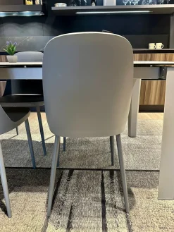 Sedia con schienale medio Tamara di Stones a prezzo ribassato