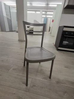 Sedia da cucina realizzata in plastica N?4 sedie mod. go di Connubia