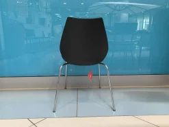 Sedia da cucina realizzata in plastica Maui di Kartell