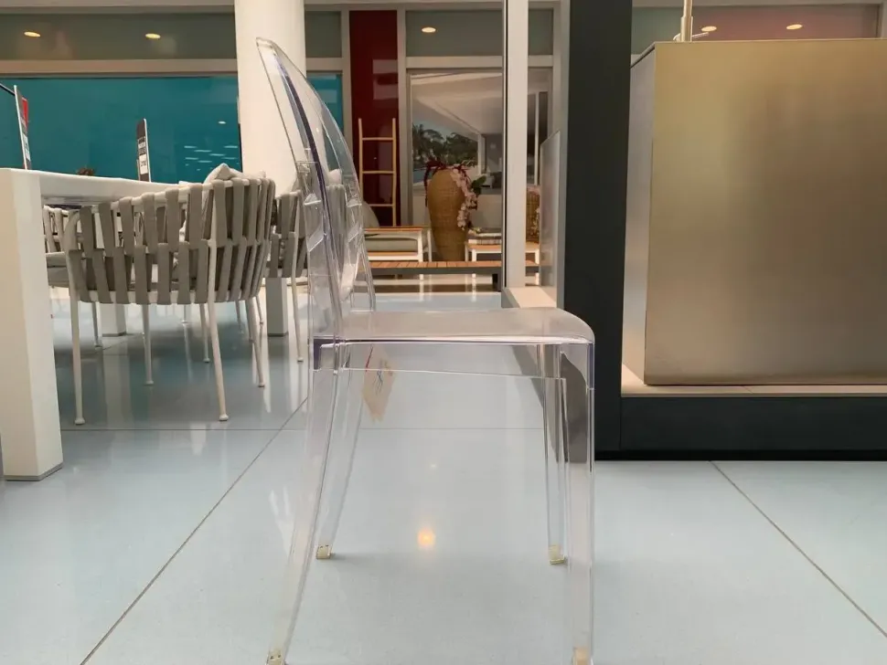 Sedia da giardino realizzata in plastica Victoria ghost di Kartell