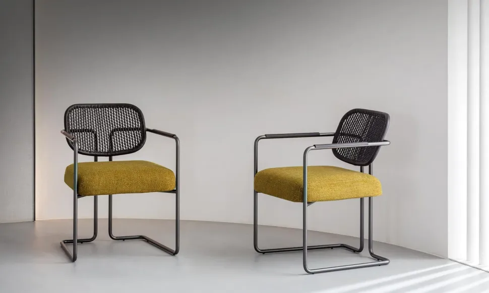 Sedia da soggiorno realizzata in tessuto Arno di Flou