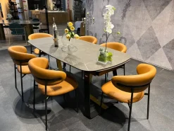 Sedia da soggiorno realizzata in pelle Oleandro di Calligaris
