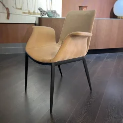 Sedia da soggiorno realizzata in tessuto Sowa di Collezione esclusiva