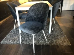 Sedia da soggiorno realizzata in tessuto Tuka mid di Connubia