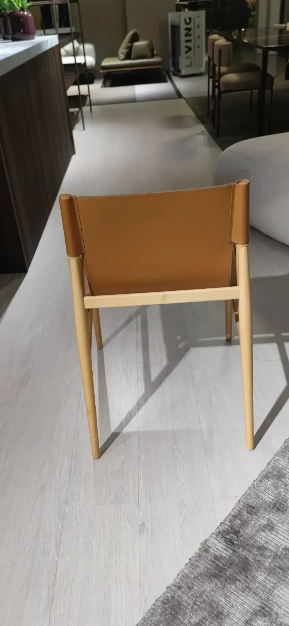 Sedia da soggiorno Voyage Porro a prezzo Outlet