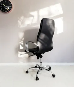 Sedia direzionale Beta direzionale cromata in ecopelle Collezione esclusiva a prezzo scontato