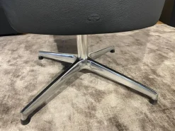 Sedia direzionale Downtown visitor di Poltrona frau: richiedi ora il prezzo riservato