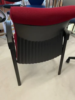 Sedia direzionale in altro Deko rosso bordo Deas con forte sconto