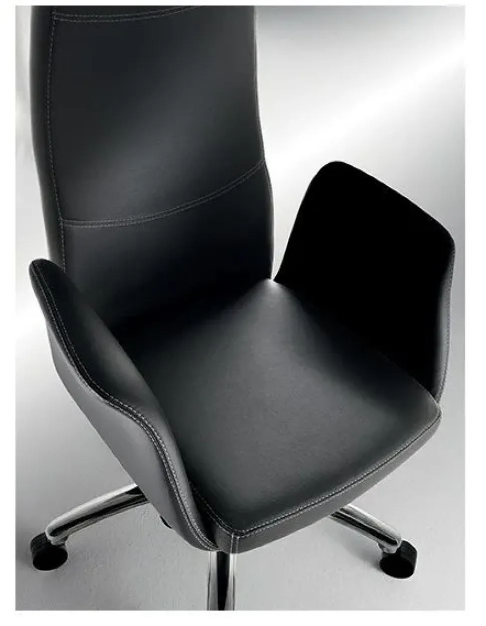 Sedia direzionale in ecopelle Lady direzionale Compir con forte sconto