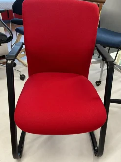 Sedia direzionale Kommis rosso in altro Dexo a prezzo Outlet