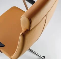 Sedia direzionale Status presidenziale in ecopelle Compir in Offerta Outlet