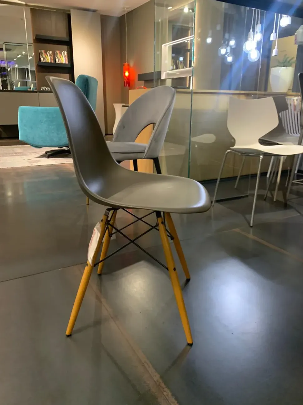 Sedia Eames plastic chairs re da cucina realizzata in plastica scontata del 30%