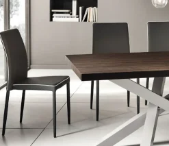 Sedia ecopelle Ella con bordino