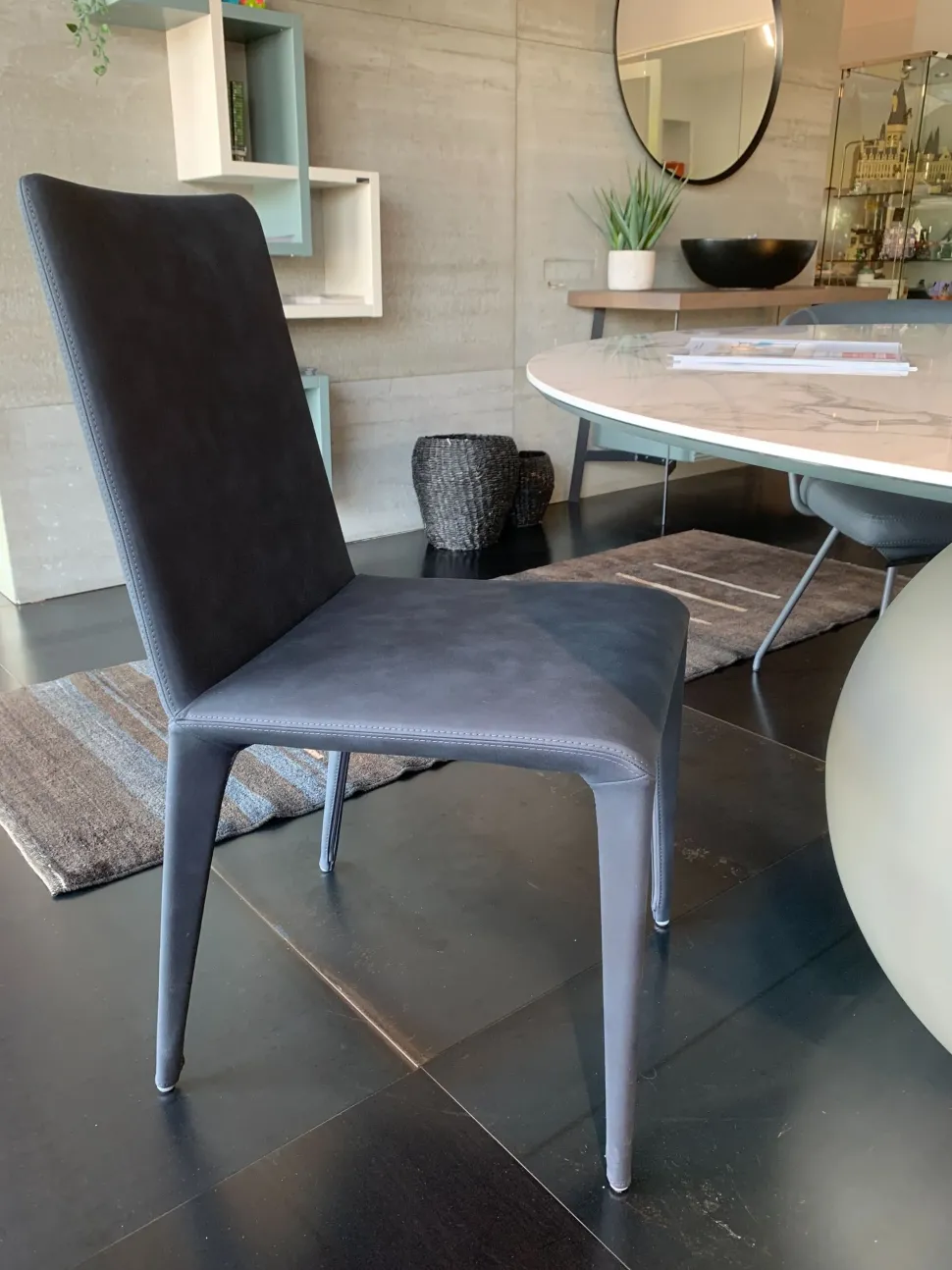 Sedia Filly up da soggiorno realizzata in ecopelle scontata del 31%