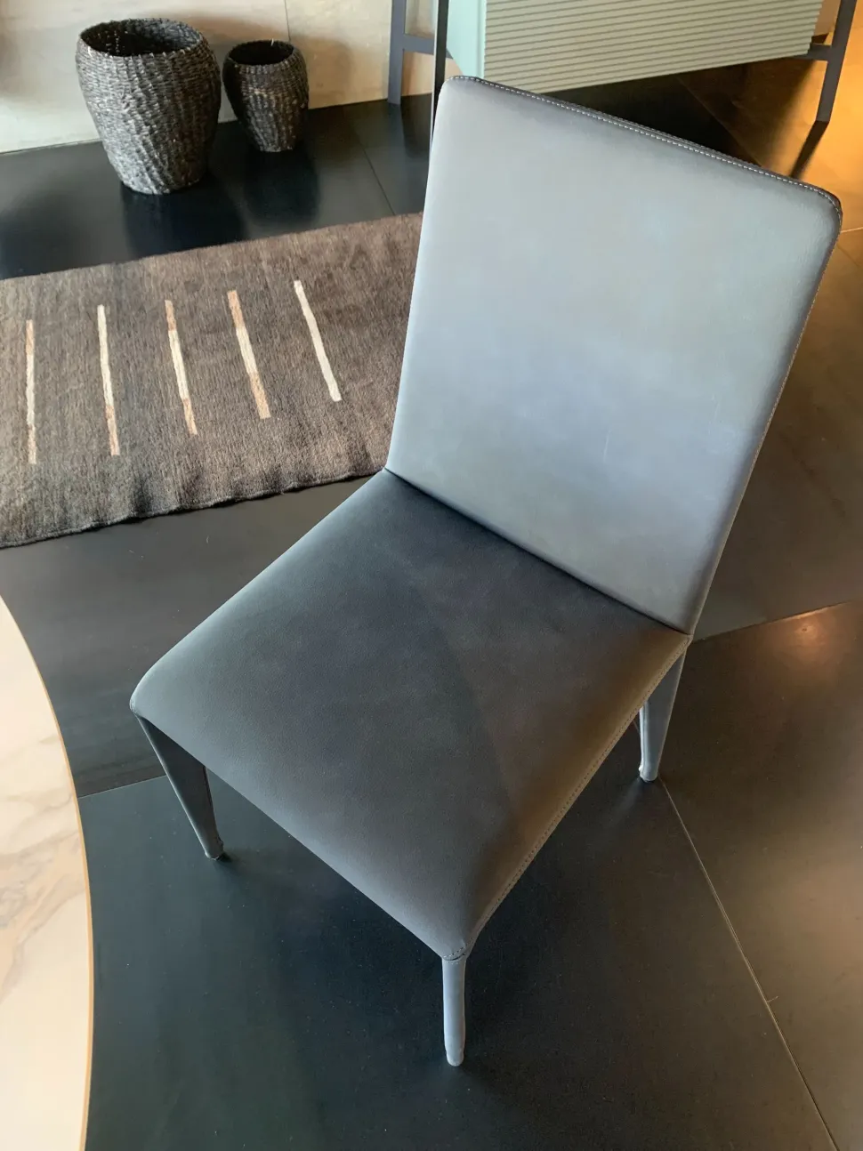 Sedia Filly up da soggiorno realizzata in ecopelle scontata del 31%