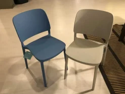 Sedia impilabile Keai di Ingenia a prezzo scontato