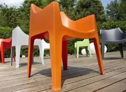 Sedia impilabile modello Coccolona a prezzo riservato