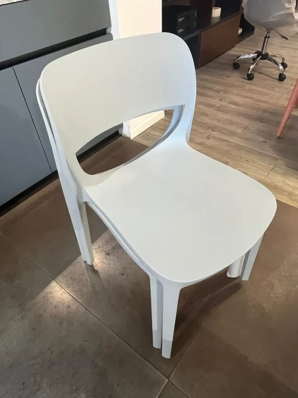 Sedia impilabile Sedie ariel di Arredo3 a prezzo scontato