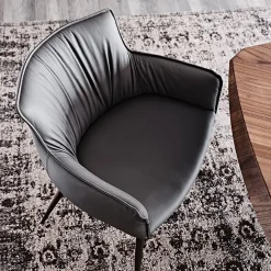 Sedia in ecopelle con braccioli Rhonda in offerta