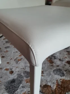 Sedia in ecopelle con schienale alto Blitz scontata