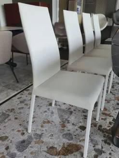 Sedia in ecopelle con schienale alto Blitz scontata