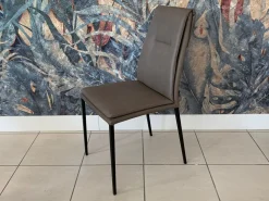 Sedia in ecopelle modello Carmen di Calligaris