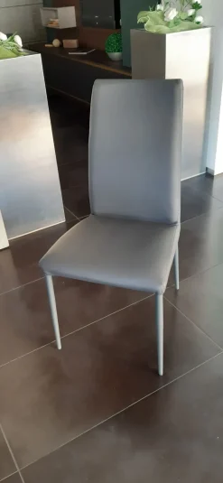 Sedia in ecopelle senza braccioli Bold scontata