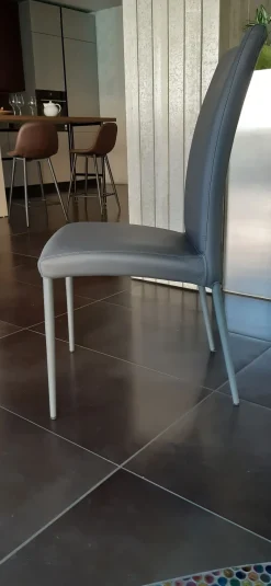 Sedia in ecopelle senza braccioli Bold scontata