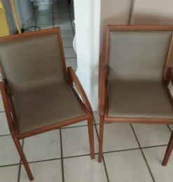 Sedia in pelle poltroncina Poltroncina arte brotto in pelle colore fango essenza noce scontata