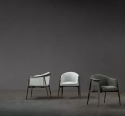 Sedia in tessuto modello Tekton di Flou