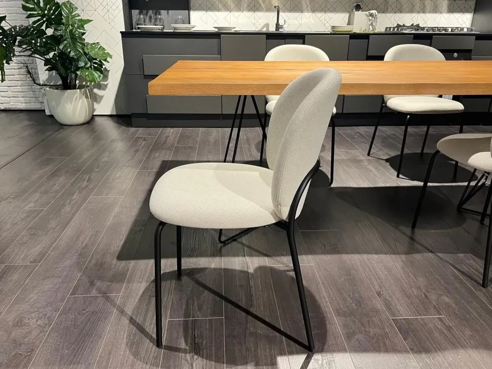 Sedia in tessuto modello Cozy mid di Connubia