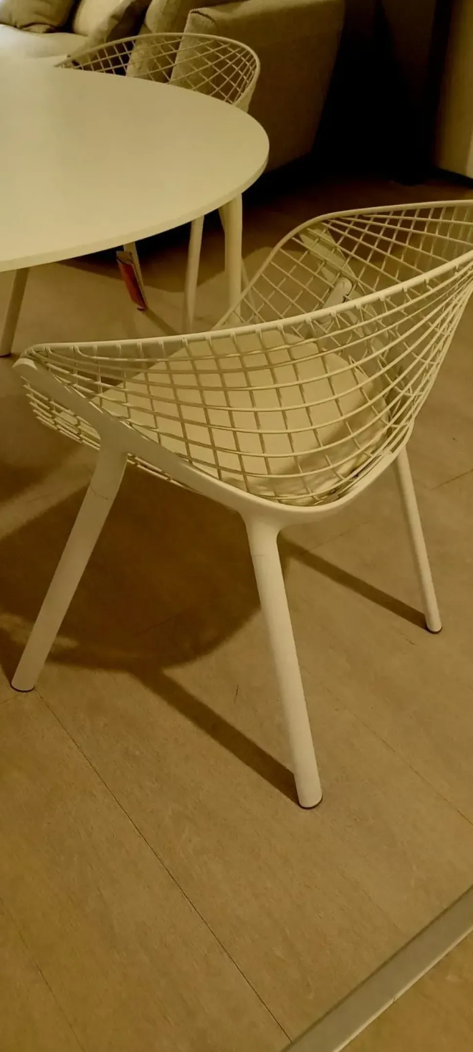 Sedia Kobi da soggiorno realizzata in metallo scontata del 54%