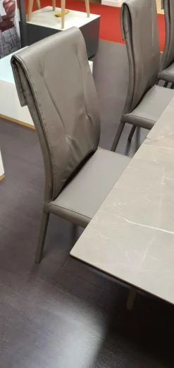 Sedia Luxy da soggiorno realizzata in pelle scontata del 81%