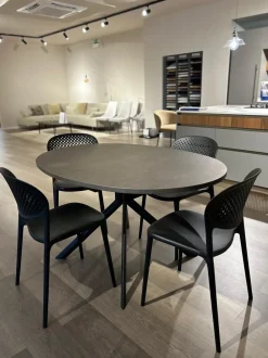 Sedia modello Abby di Connubia: richiedi ora il prezzo