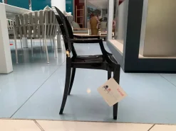 Sedia modello Lou lou ghost con braccioli di Kartell