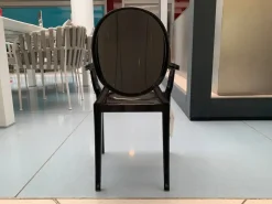 Sedia modello Lou lou ghost con braccioli di Kartell