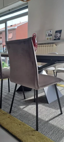 Sedia modello Maya senza braccioli di Connubia