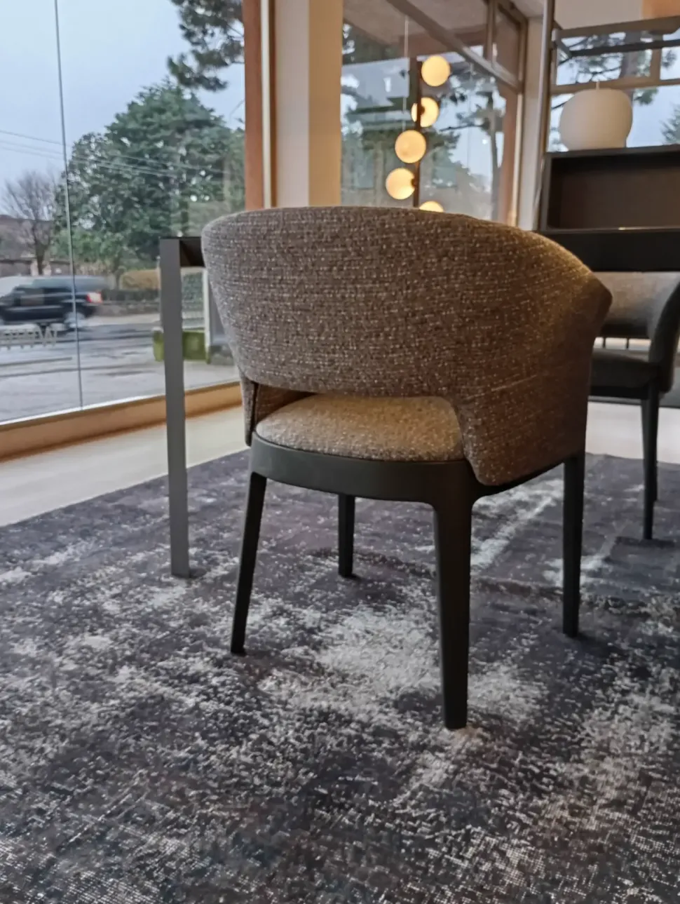 Sedia modello Poltroncina devon a marchio Molteni & c scontata del 35%