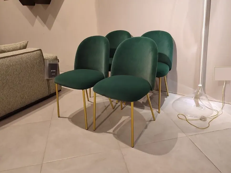 Sedia modello Tuka con schienale medio di Connubia