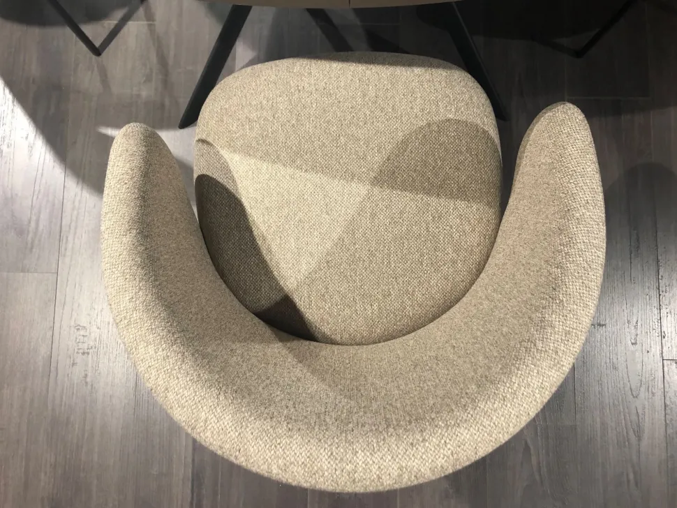 Sedia modello Tuka di Connubia a prezzo riservato