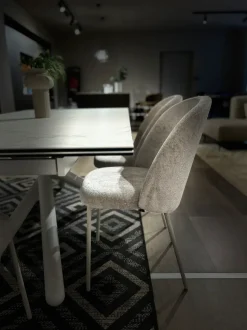 Sedia modello Tuka mid con schienale alto di Connubia