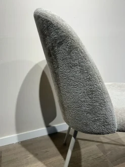 Sedia modello Tuka mid con schienale alto di Connubia