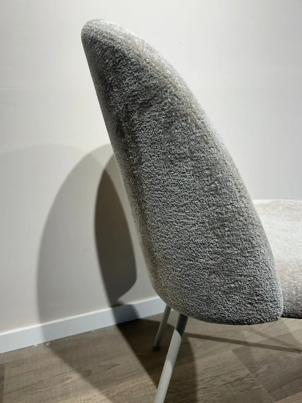 Sedia modello Tuka mid con schienale alto di Connubia