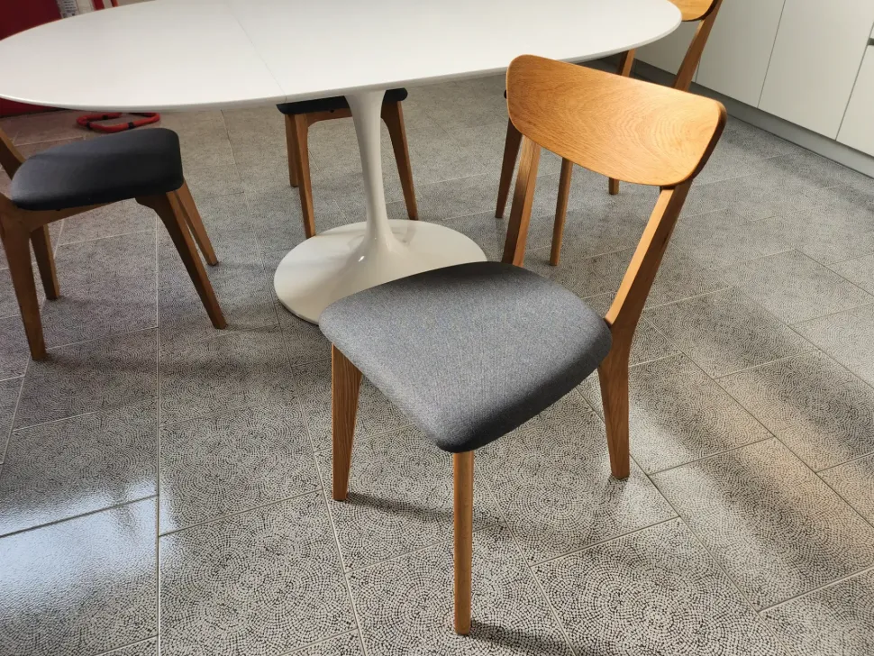 Sedia modello V922 di Artigianale a prezzo riservato